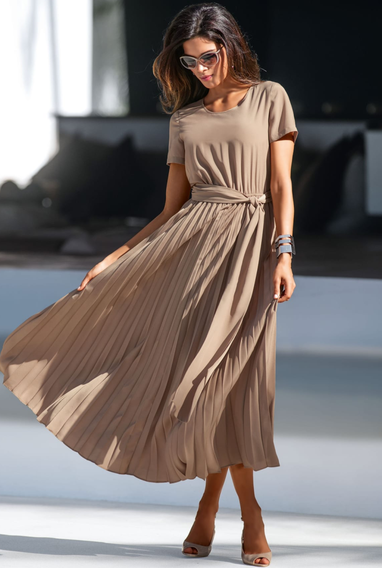 Платья стильные нежные