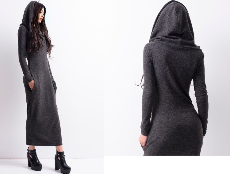 Трикотажное платье с капюшоном