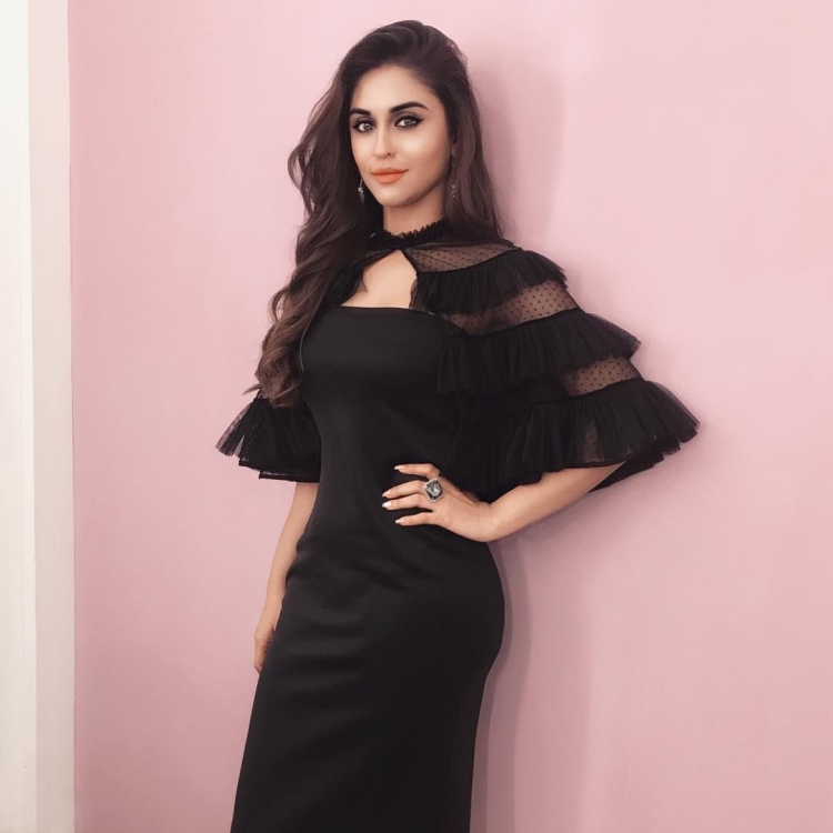 Платья Сахра Сахин