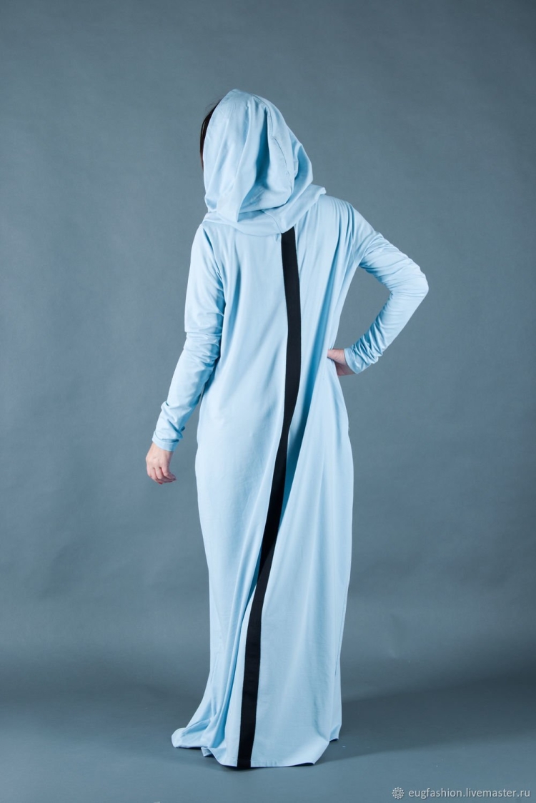 Платье с капюшоном длинное