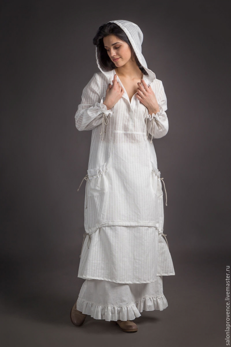 Платье из льна с капюшоном