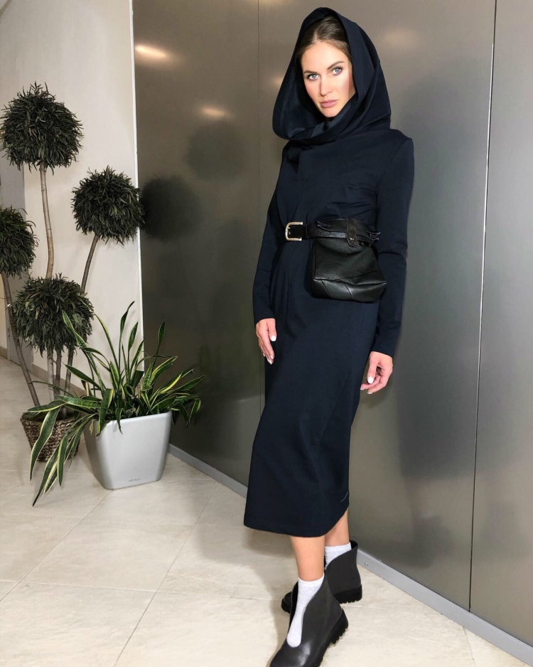 Платье с капюшоном