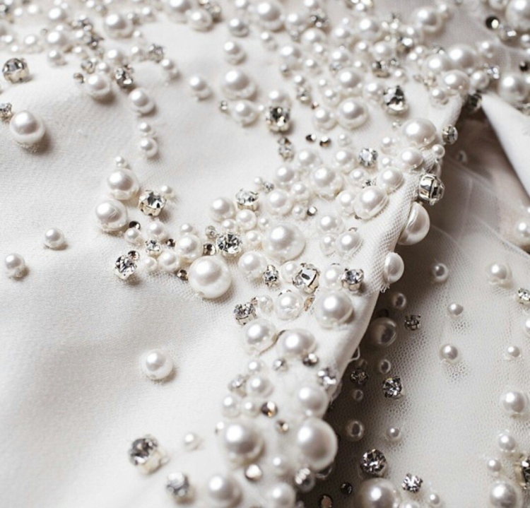 Ткань расшитая стразами