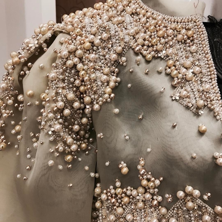 Украшение одежды бисером