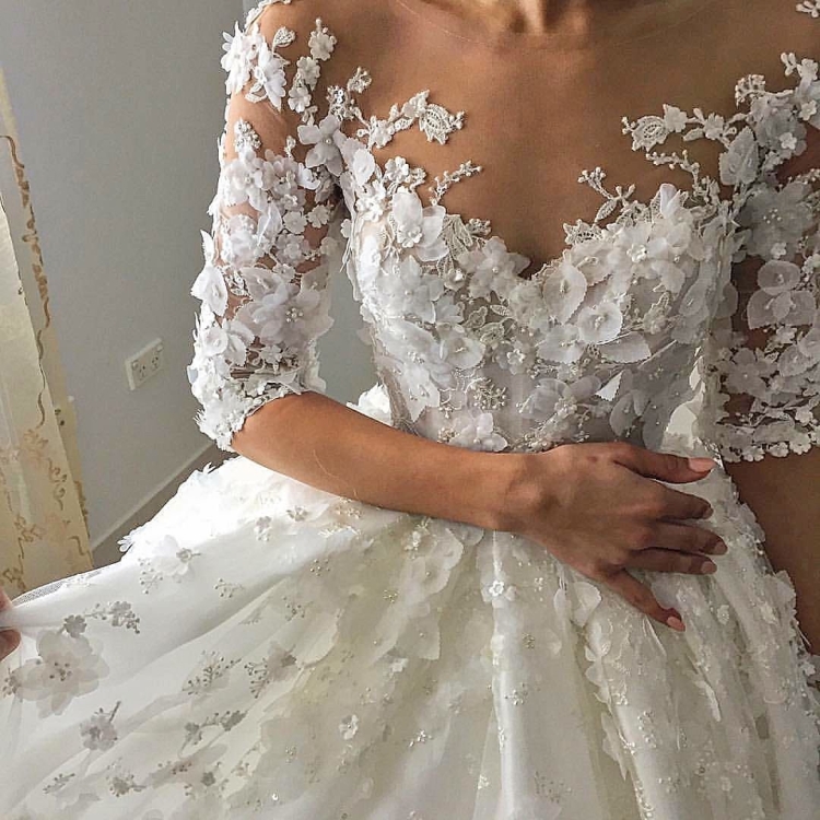 Свадебное платье с кружевами