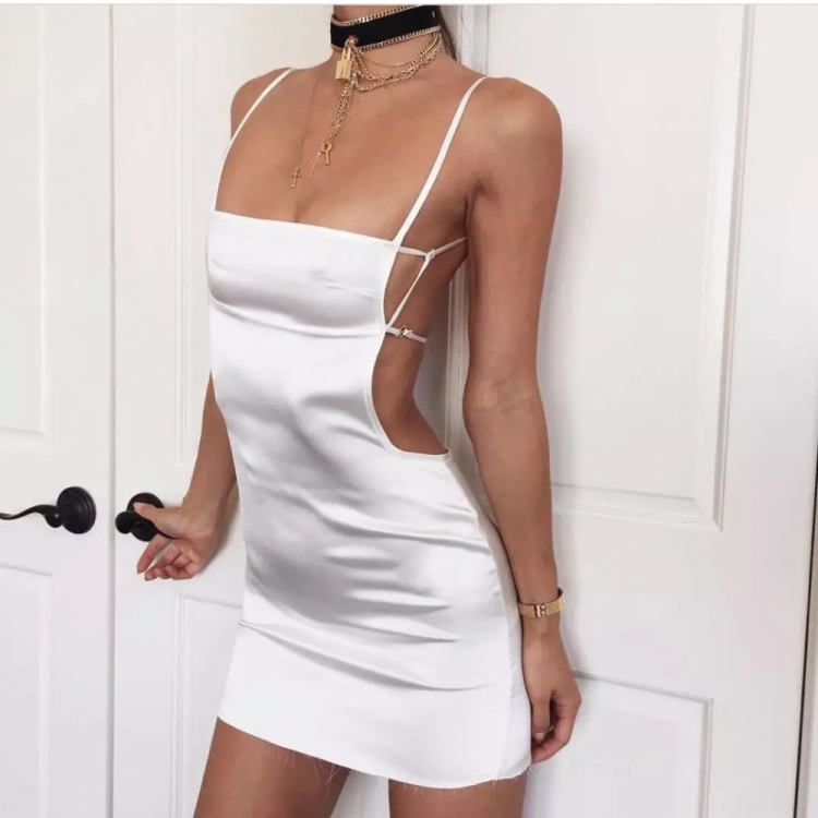 Короткое платье на лямках