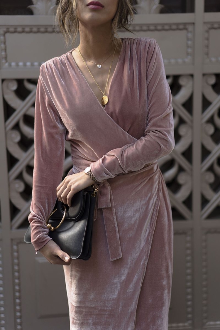 Платья и костюмы из бархата известных дизайнеров