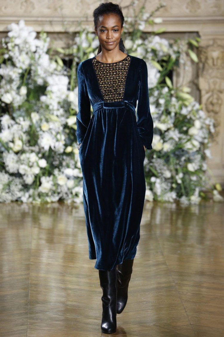 Платье из бархата