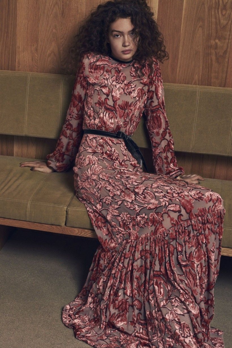 Короткое бархатное платье