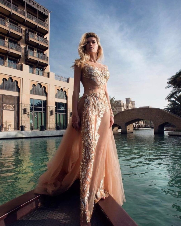 Вера Брежнева в платье