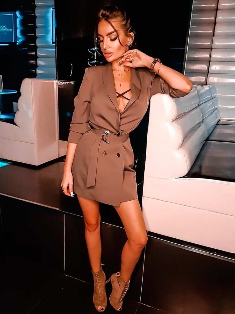 Келли Рорбах в платье