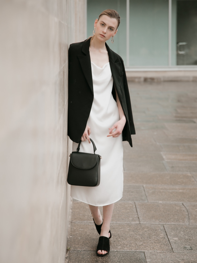 Легкое платье с пиджаком