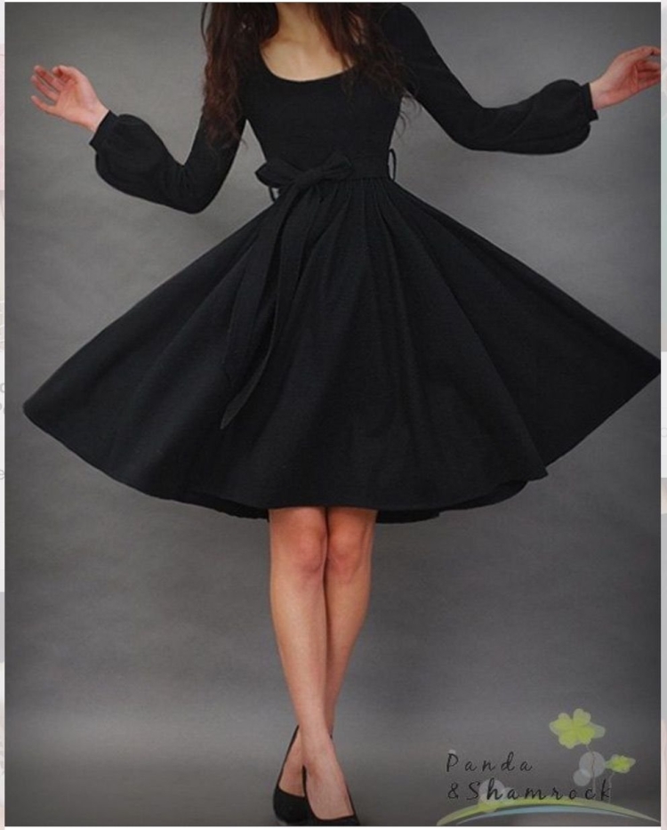 Черное платье с пышной юбкой