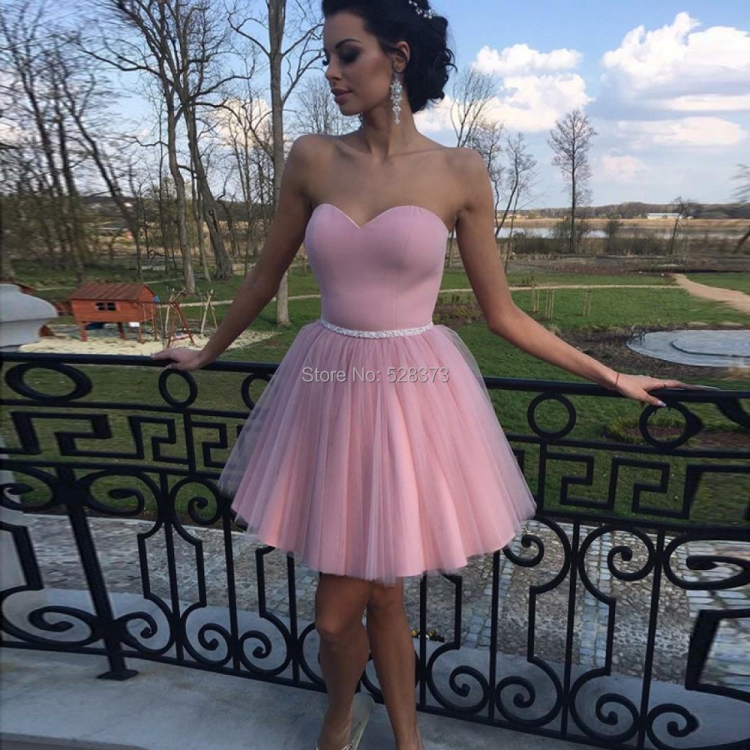 Платья на выпускной короткие