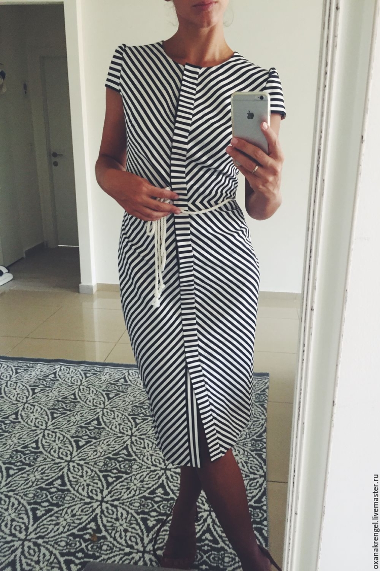 Платье в полоску