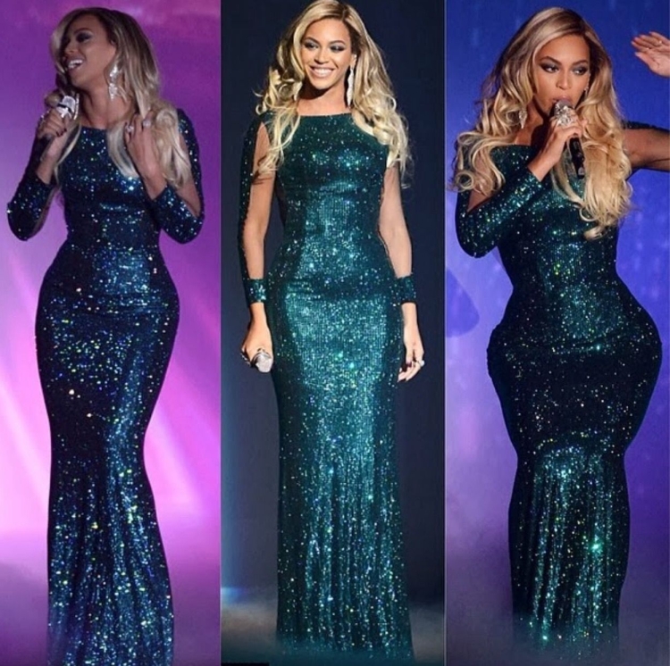 Бейонсе в серебристом платье