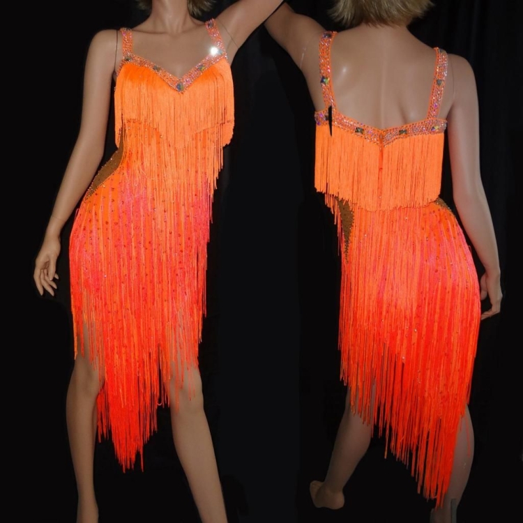 Платья из бахромы для латины