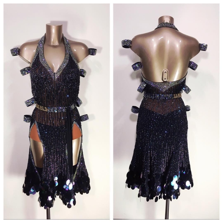 Серебряные платья на латину