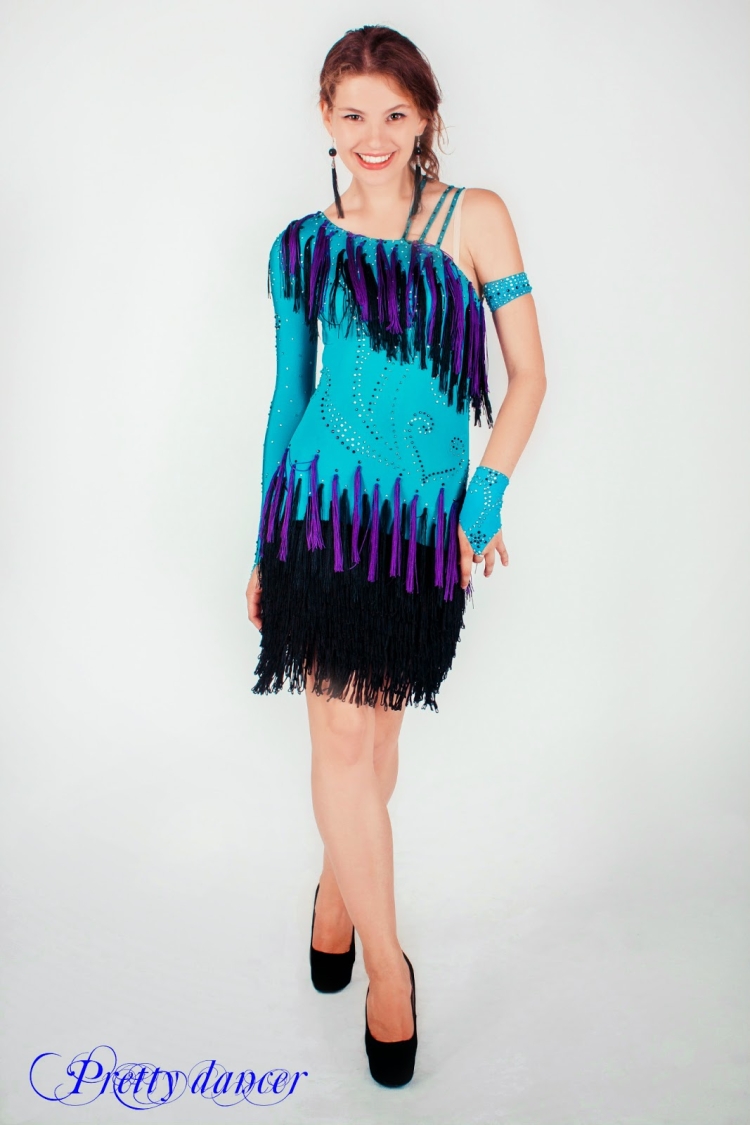 Фасон латинского платья с бахромой