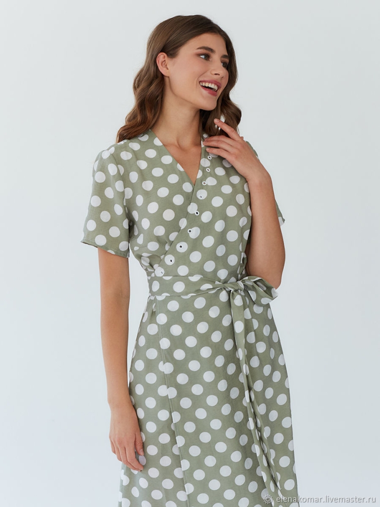 Летнее платье в горошек