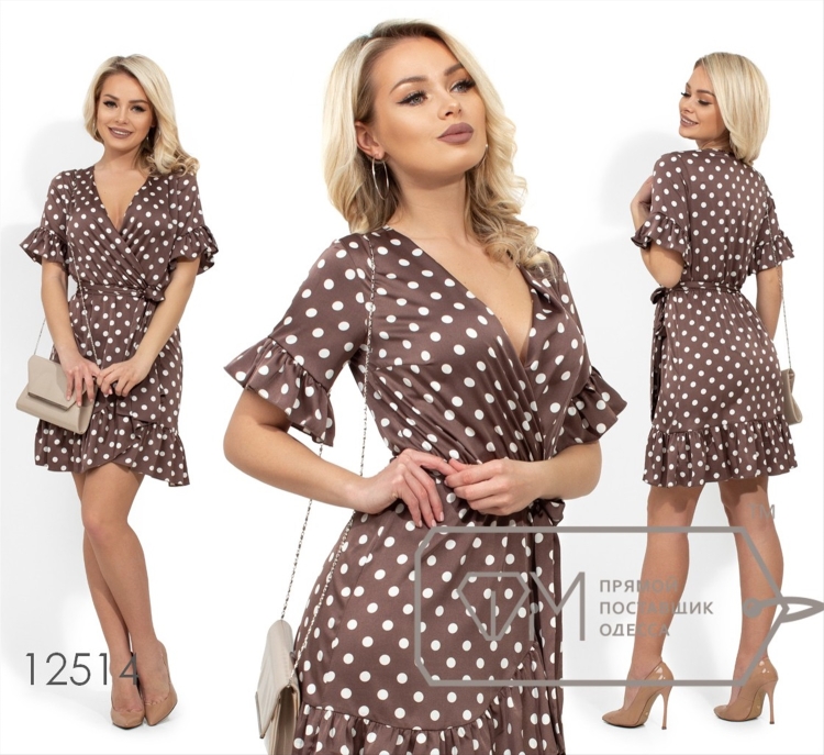 Длинное белое платье в горошек