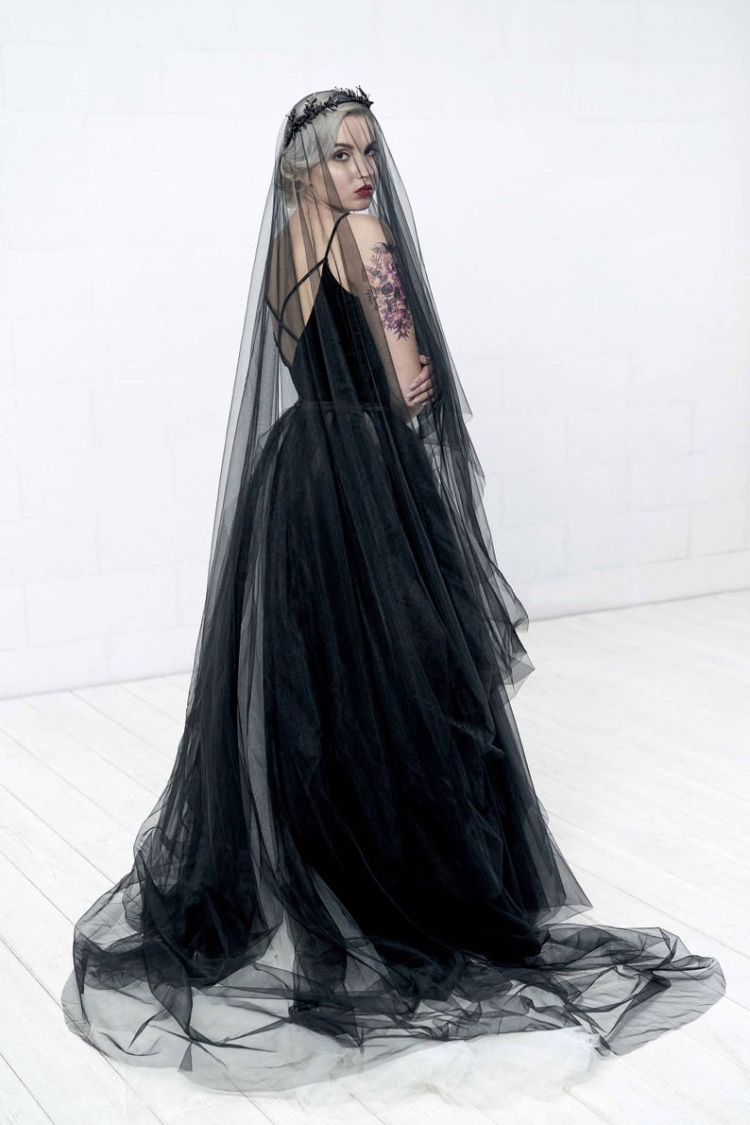 Черное свадебное платье