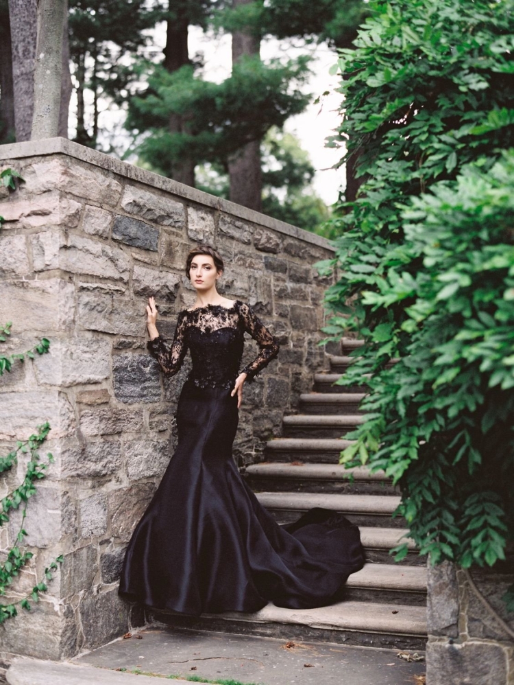 Чёрное дизайнерское свадебное платье