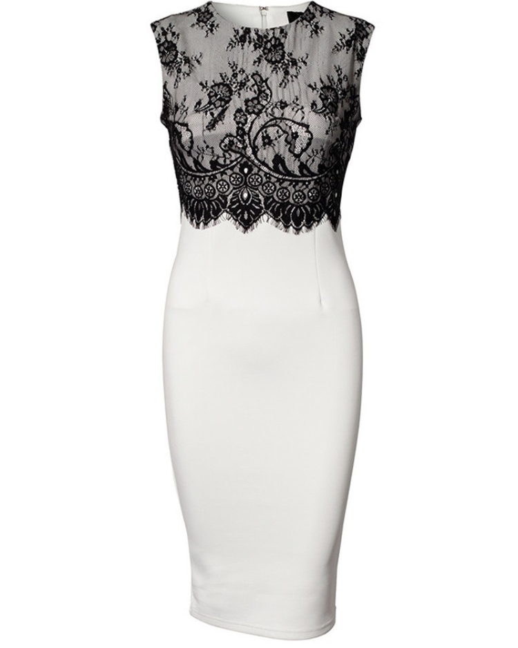 Черное платье с белым кружевом