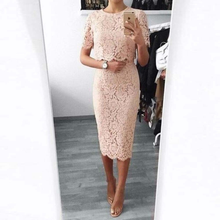 Платье бежевое с кружевом