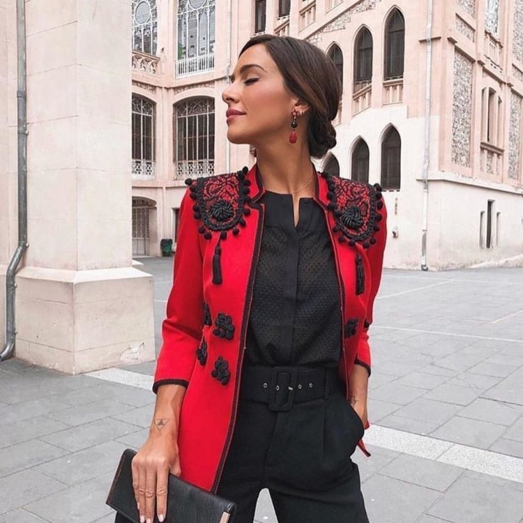 Элегантная девушка