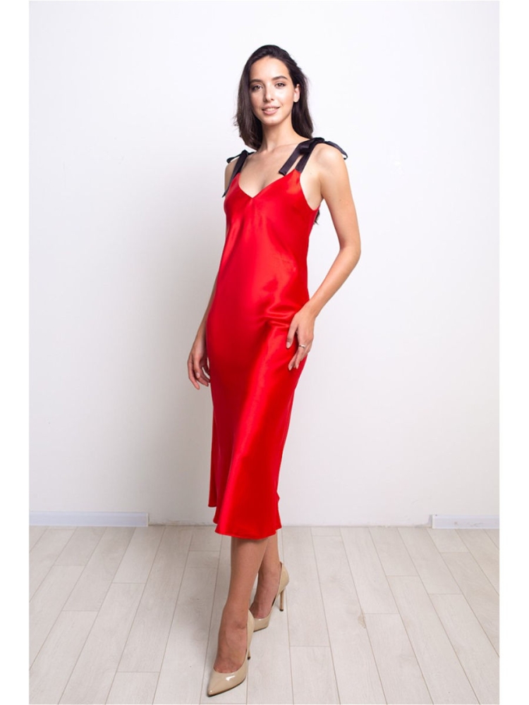 Красное платье комбинация