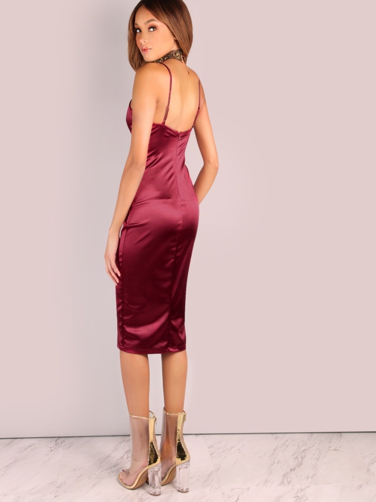 Атласное платье на бретельках