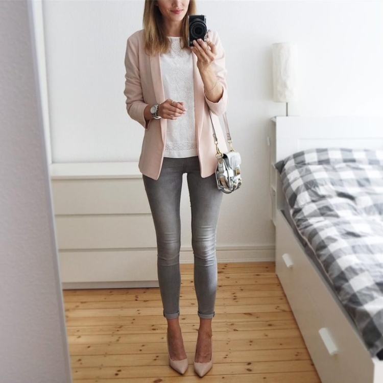 Образ с серыми джинсами