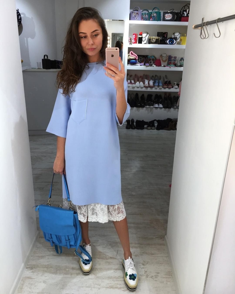 Голубое платье майка
