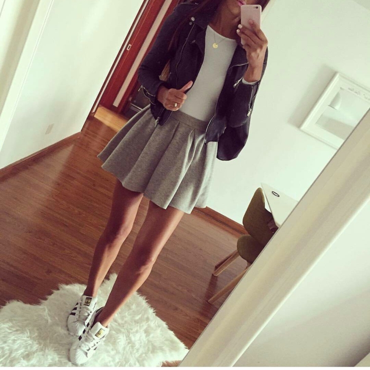 Луки девушек в зеркале