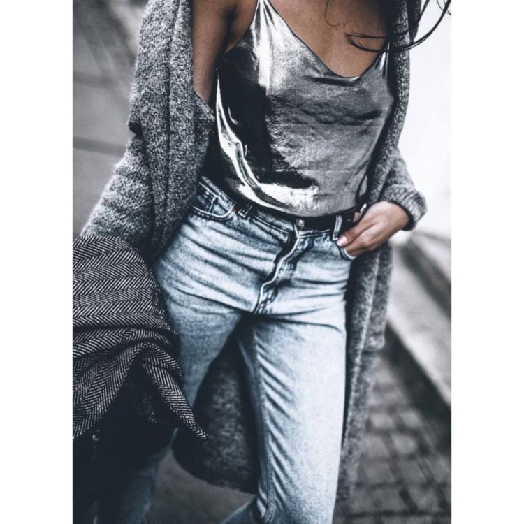 Серые фото девушек