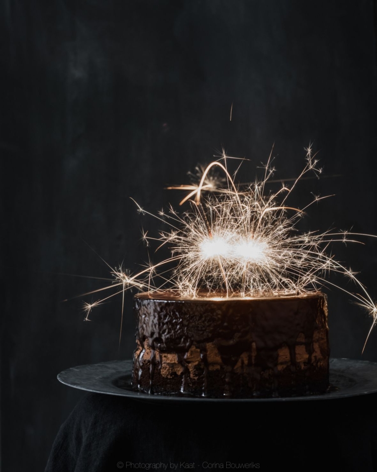 Торт с бенгальскими огнями