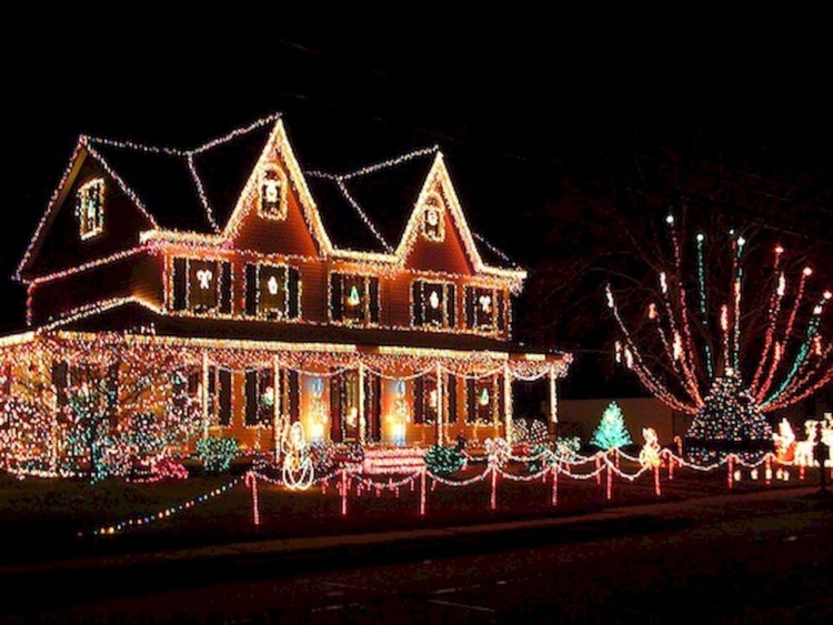 Украшение домов в Америке на Рождество