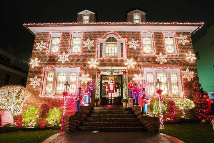 Украшение домов гирляндами