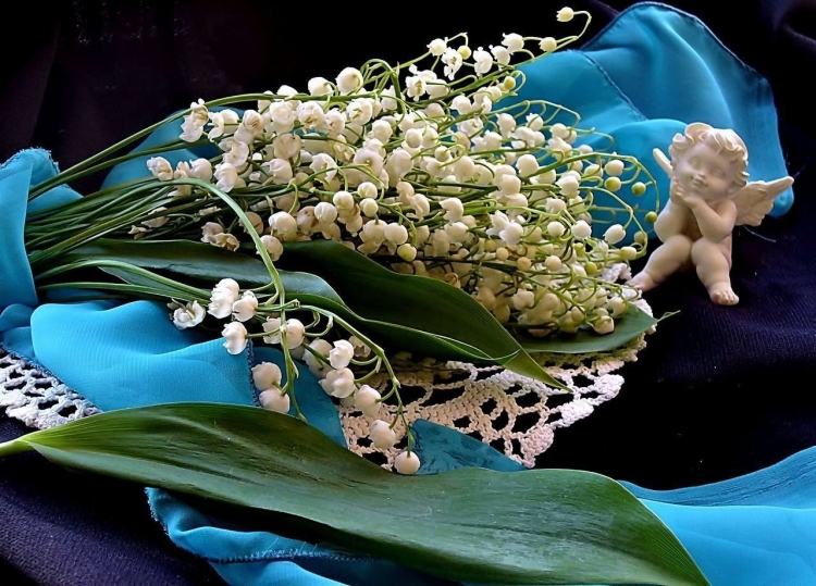 Букет из ландышей с жемчугами