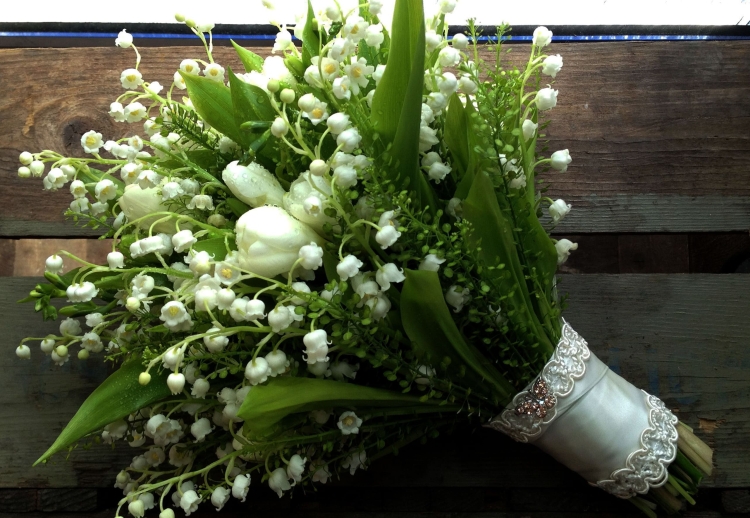 Букет невесты из ландышей r645