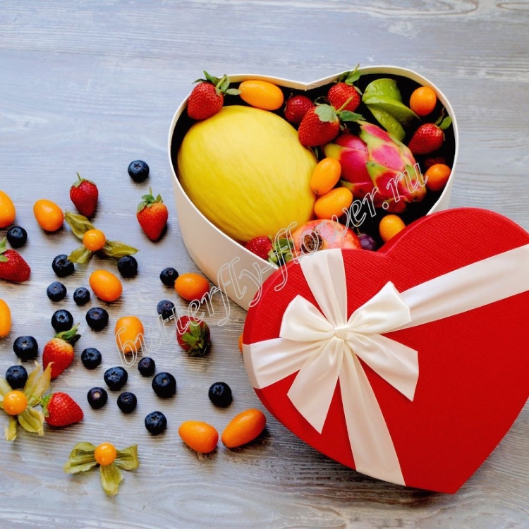 Подарочная коробка с фруктами