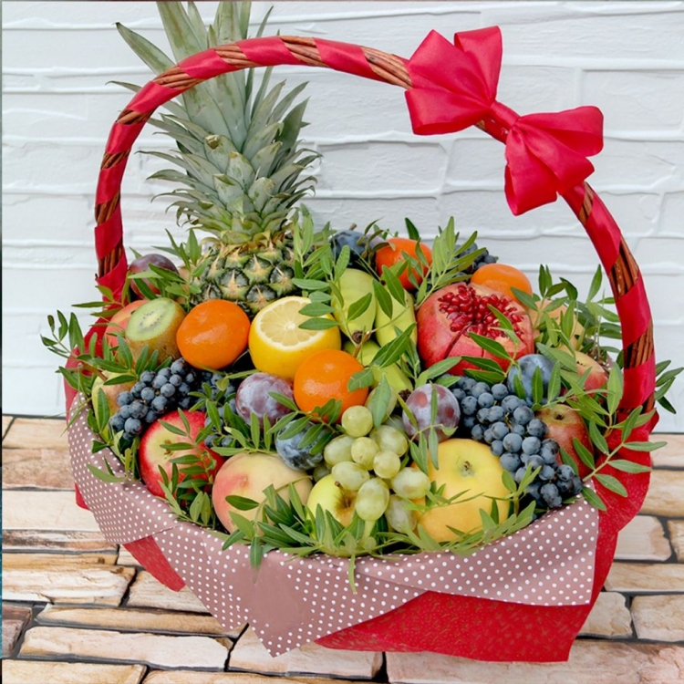 Корзина с фруктами