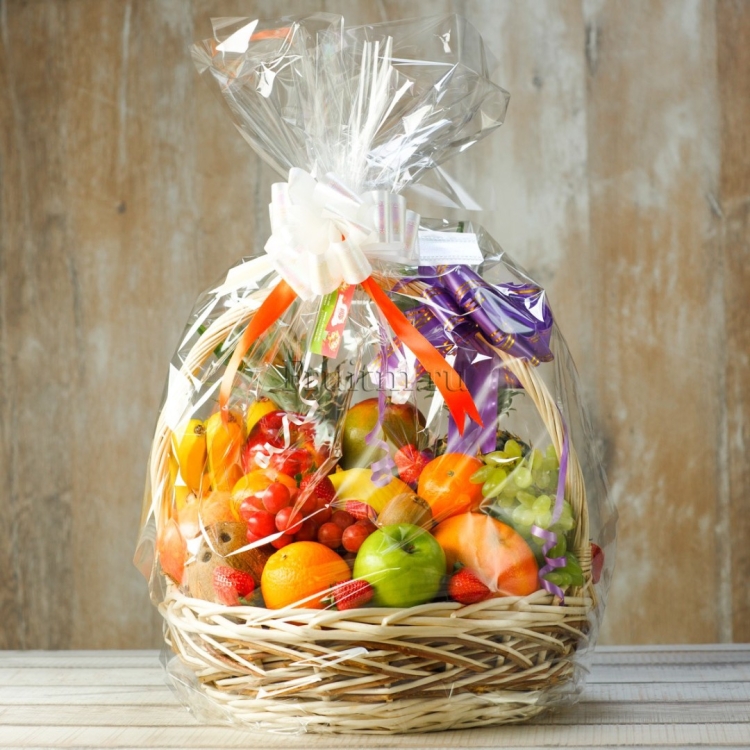 Упаковать корзину с фруктами