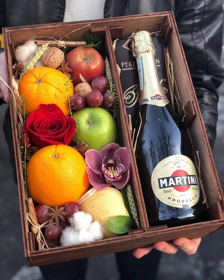 Подарочная коробка с фруктами