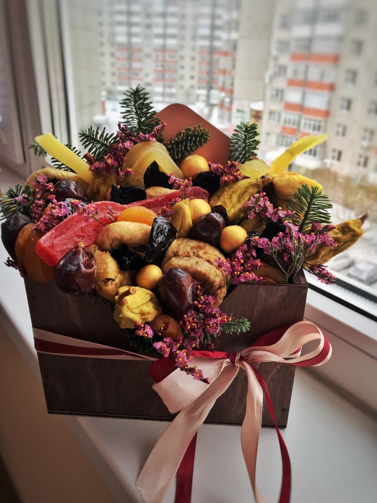 Фруктовый букет в коробке