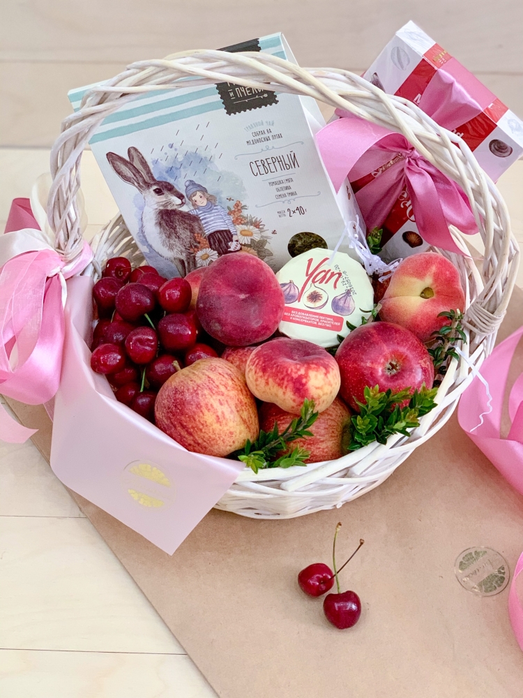 Коробка с фруктами