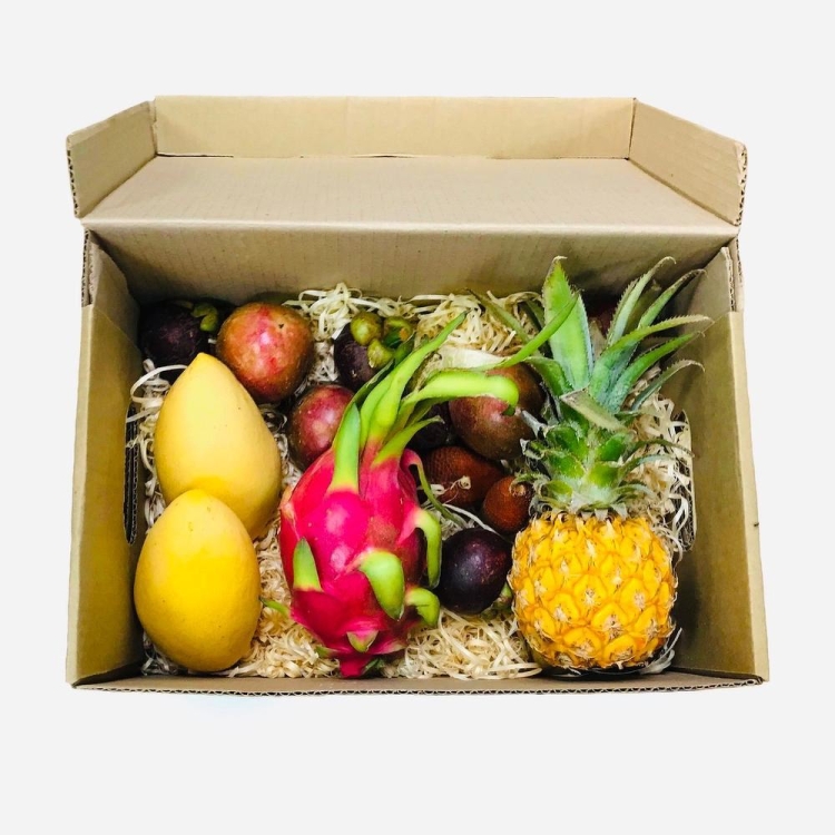 Коробка экзотических фруктов