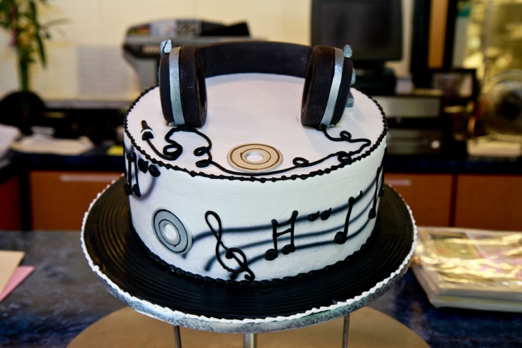 С днем рождения диджей