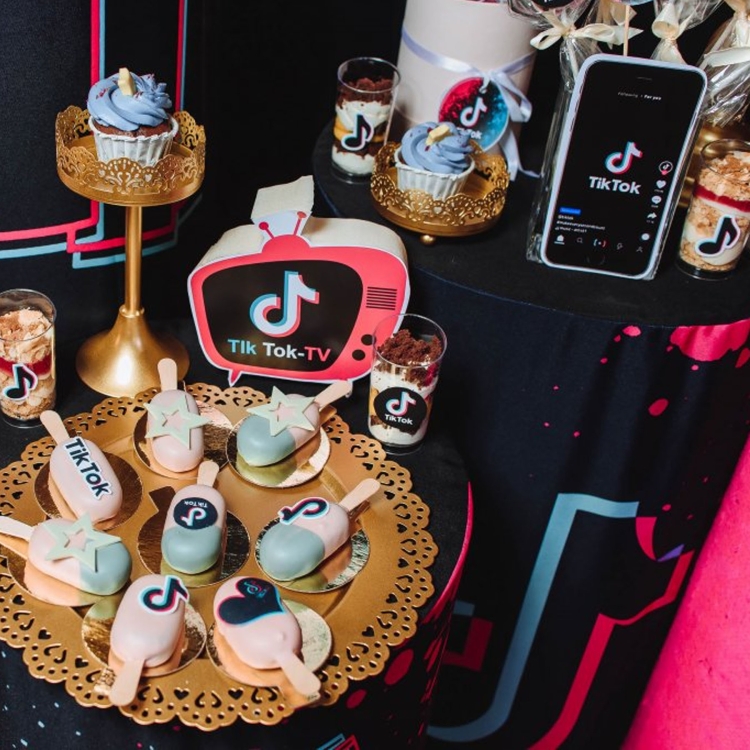 Кэнди бар тик ток